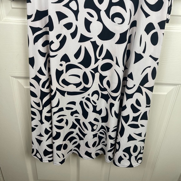 Karin Stevens Patterned Faux Wrap Dress Size 12 - Picture 8 of 8
